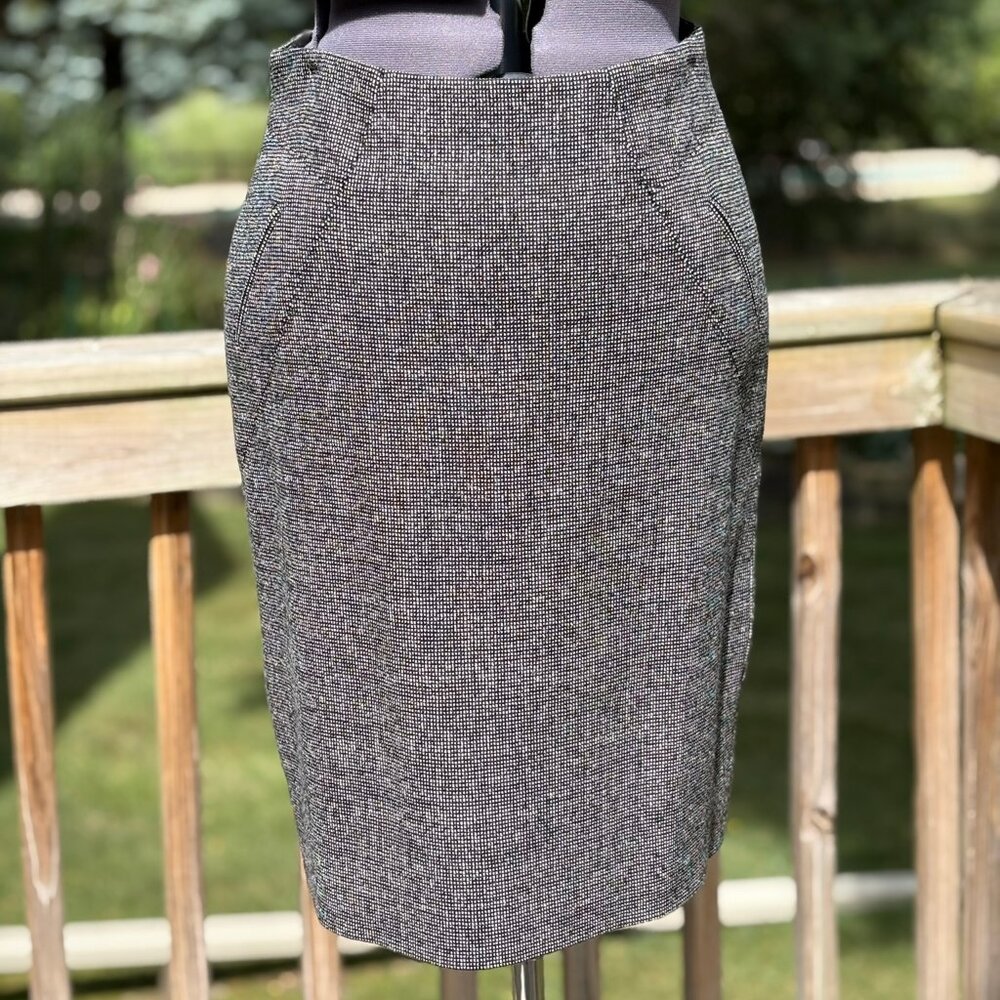 Carlisle size 4 black/white wool blend skirt